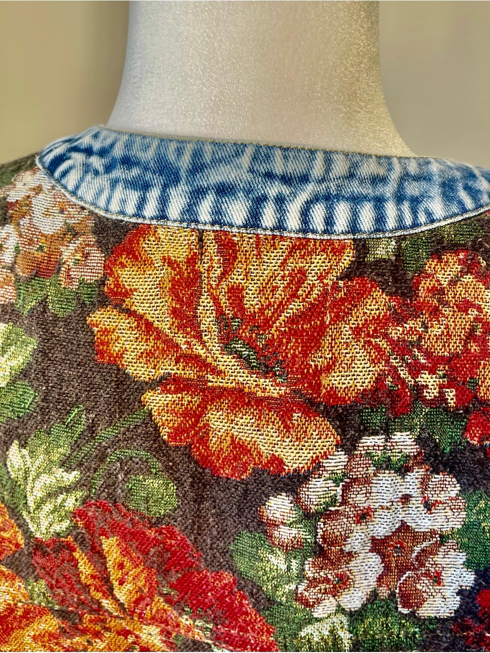 NEW VEVERET FLORAL TAPESTRY JACQUARD DENIM STATEMENT JACKET GOLD BUTTONS SIZE M - Picture 14 of 17